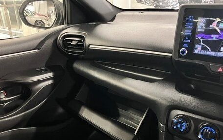 Toyota Yaris, 2022 год, 1 160 586 рублей, 28 фотография