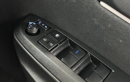 Toyota Yaris, 2022 год, 1 160 586 рублей, 27 фотография