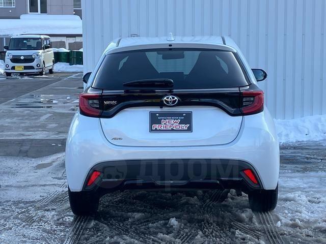 Toyota Yaris III рестайлинг 2, 2021 год, 915 000 рублей, 6 фотография