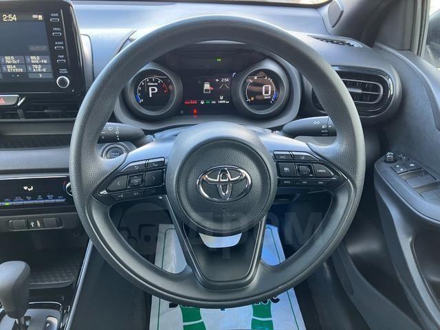 Toyota Yaris III рестайлинг 2, 2021 год, 915 000 рублей, 9 фотография