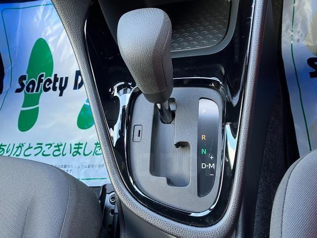 Toyota Yaris III рестайлинг 2, 2021 год, 915 000 рублей, 12 фотография