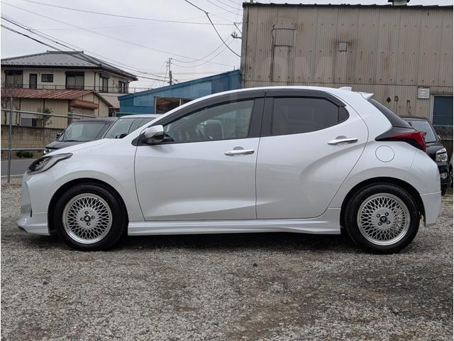 Toyota Yaris III рестайлинг 2, 2022 год, 875 900 рублей, 3 фотография