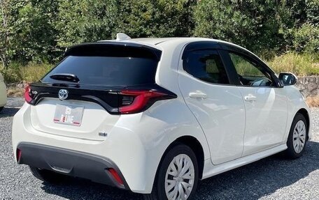 Toyota Yaris, 2022 год, 1 010 000 рублей, 4 фотография