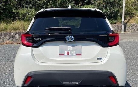 Toyota Yaris, 2022 год, 1 010 000 рублей, 5 фотография