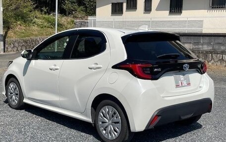 Toyota Yaris, 2022 год, 1 010 000 рублей, 6 фотография
