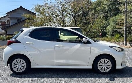 Toyota Yaris, 2022 год, 1 010 000 рублей, 7 фотография