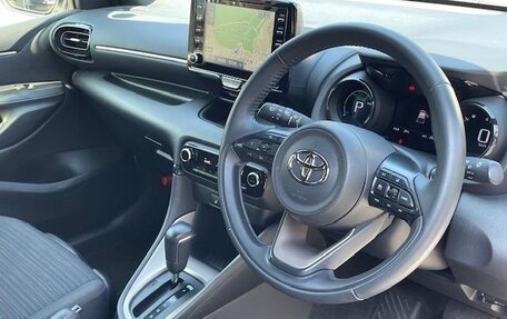 Toyota Yaris, 2022 год, 1 010 000 рублей, 12 фотография