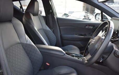 Toyota C-HR I рестайлинг, 2022 год, 1 400 000 рублей, 11 фотография