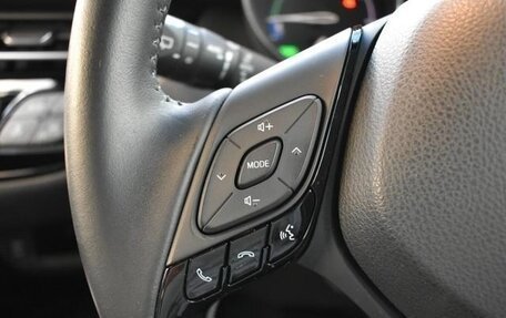 Toyota C-HR I рестайлинг, 2022 год, 1 400 000 рублей, 20 фотография