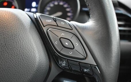 Toyota C-HR I рестайлинг, 2022 год, 1 400 000 рублей, 21 фотография