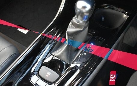 Toyota C-HR I рестайлинг, 2022 год, 1 400 000 рублей, 19 фотография