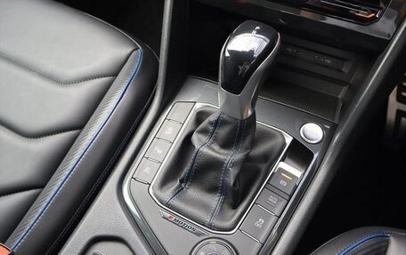 Volkswagen Tiguan II, 2022 год, 2 300 000 рублей, 9 фотография