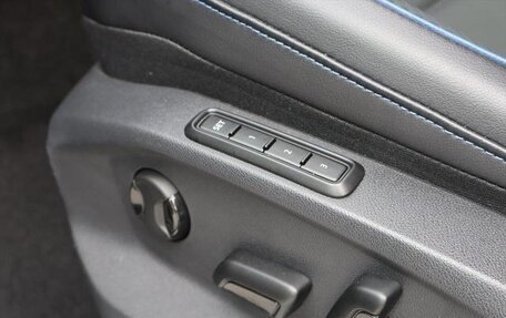 Volkswagen Tiguan II, 2022 год, 2 300 000 рублей, 11 фотография