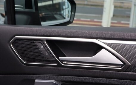 Volkswagen Tiguan II, 2022 год, 2 300 000 рублей, 12 фотография