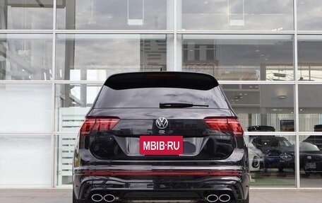Volkswagen Tiguan II, 2022 год, 2 300 000 рублей, 5 фотография