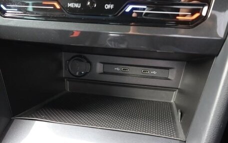 Volkswagen Tiguan II, 2022 год, 2 300 000 рублей, 16 фотография