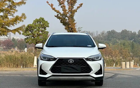 Toyota Yaris, 2022 год, 1 350 444 рублей, 2 фотография