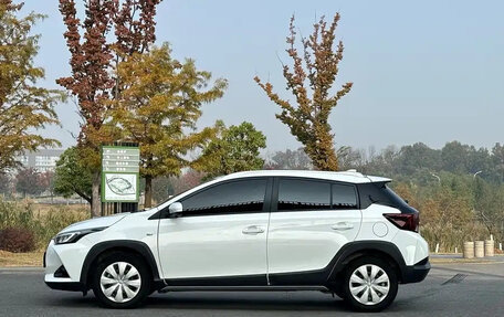 Toyota Yaris, 2022 год, 1 350 444 рублей, 3 фотография