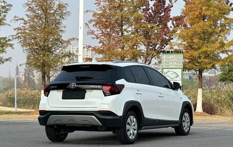 Toyota Yaris, 2022 год, 1 350 444 рублей, 6 фотография