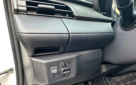 Toyota Yaris, 2022 год, 1 350 444 рублей, 7 фотография