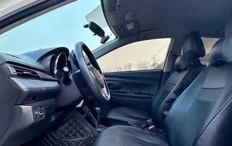 Toyota Yaris, 2022 год, 1 350 444 рублей, 9 фотография