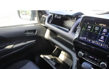 Nissan Serena, 2022 год, 2 160 000 рублей, 17 фотография