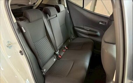 Toyota Aqua, 2022 год, 1 260 000 рублей, 10 фотография