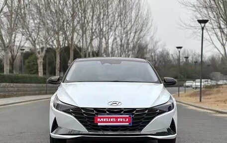Hyundai Elantra, 2022 год, 1 670 000 рублей, 2 фотография