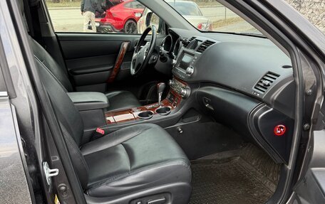 Toyota Highlander III, 2011 год, 2 100 000 рублей, 10 фотография