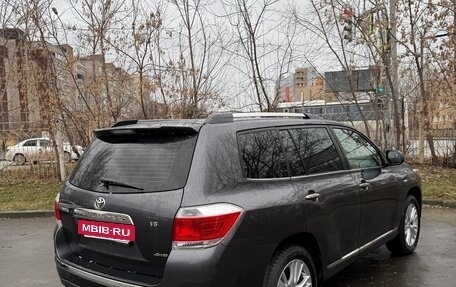 Toyota Highlander III, 2011 год, 2 100 000 рублей, 5 фотография