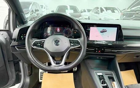 Volkswagen Golf VIII, 2022 год, 1 930 000 рублей, 12 фотография