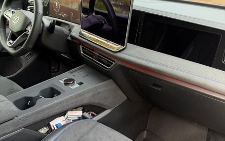 Volkswagen Tiguan, 2024 год, 4 400 000 рублей, 3 фотография