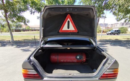 Mercedes-Benz W124, 1985 год, 300 000 рублей, 7 фотография