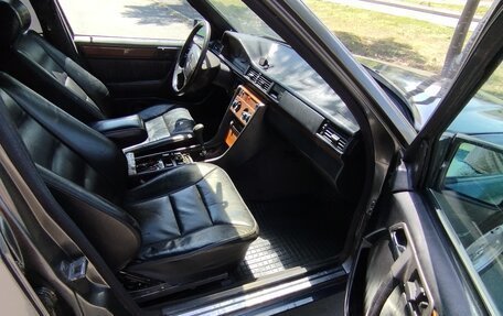 Mercedes-Benz W124, 1985 год, 300 000 рублей, 11 фотография