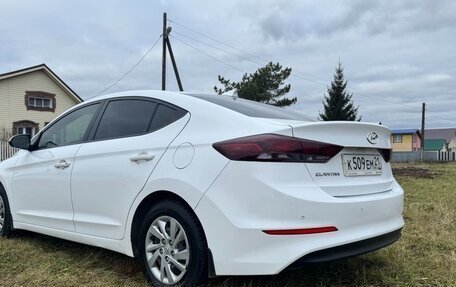 Hyundai Elantra VI рестайлинг, 2018 год, 1 360 000 рублей, 10 фотография