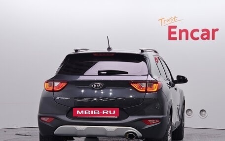 KIA Stonic, 2018 год, 1 390 000 рублей, 4 фотография
