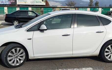 Opel Astra J, 2013 год, 560 000 рублей, 2 фотография