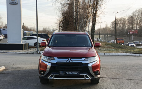 Mitsubishi Outlander III рестайлинг 3, 2019 год, 2 250 000 рублей, 2 фотография
