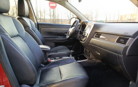 Mitsubishi Outlander III рестайлинг 3, 2019 год, 2 250 000 рублей, 13 фотография