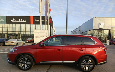 Mitsubishi Outlander III рестайлинг 3, 2019 год, 2 250 000 рублей, 10 фотография