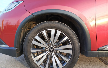 Mitsubishi Outlander III рестайлинг 3, 2019 год, 2 250 000 рублей, 22 фотография