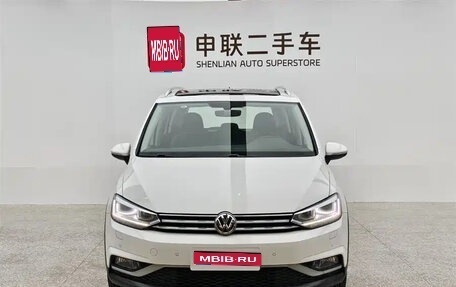 Volkswagen Touran III, 2022 год, 2 200 000 рублей, 1 фотография