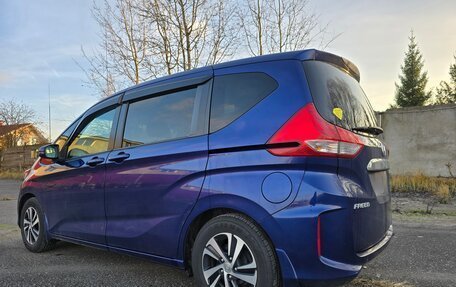 Honda Freed II, 2017 год, 1 900 000 рублей, 2 фотография