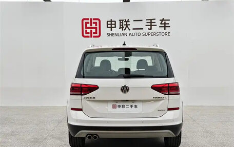 Volkswagen Touran III, 2022 год, 2 200 000 рублей, 5 фотография