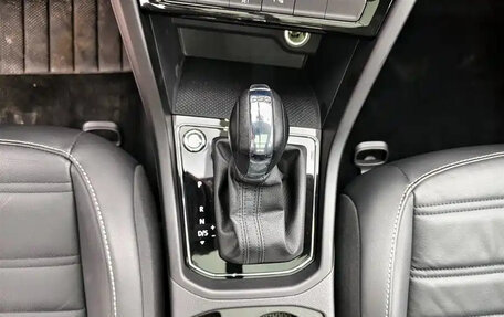 Volkswagen Touran III, 2022 год, 2 200 000 рублей, 10 фотография