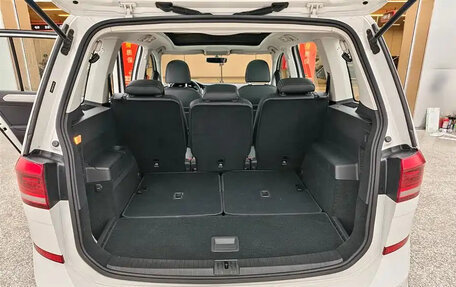 Volkswagen Touran III, 2022 год, 2 200 000 рублей, 12 фотография