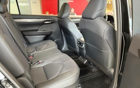 Toyota Highlander, 2025 год, 6 500 000 рублей, 23 фотография