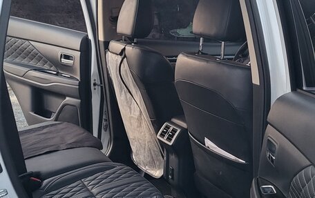 Mitsubishi Outlander III рестайлинг 3, 2022 год, 3 000 000 рублей, 1 фотография