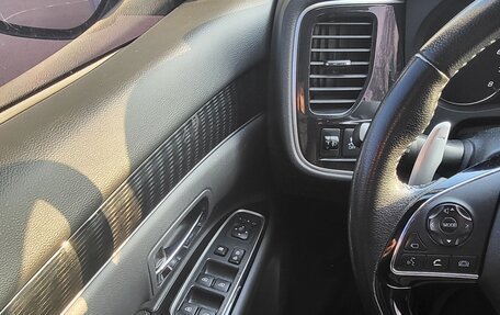 Mitsubishi Outlander III рестайлинг 3, 2022 год, 3 000 000 рублей, 5 фотография