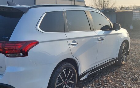 Mitsubishi Outlander III рестайлинг 3, 2022 год, 3 000 000 рублей, 13 фотография